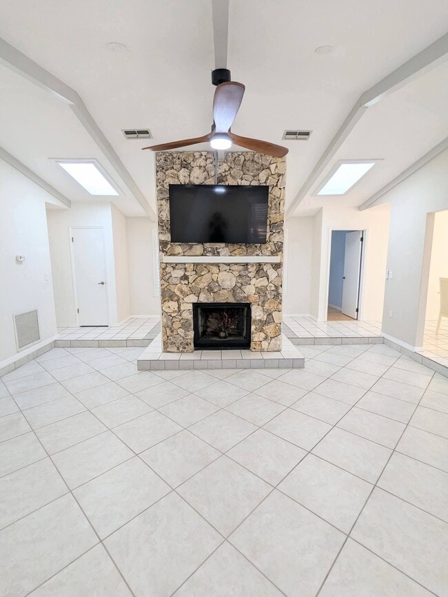 Photo - 945 Bramble Bush Cir W