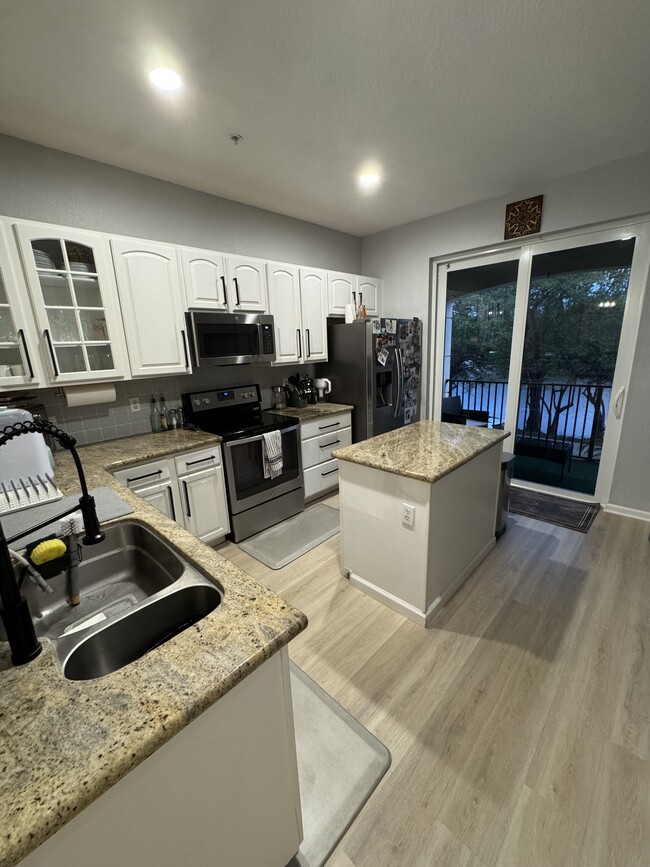 Kitchen - 2917 S Greenleaf Cir