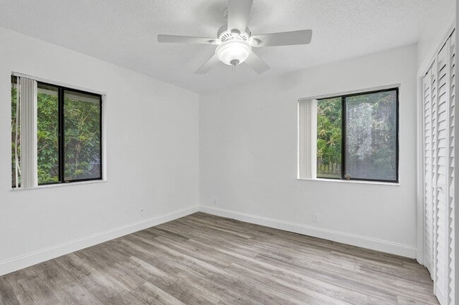 Photo - 5127 Woodstone Cir E