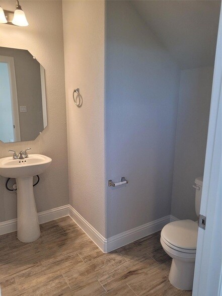 Photo - 120 Free Stone Dr