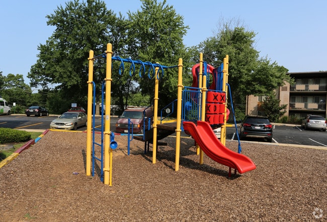 Tot Lot - Chestnut Ridge