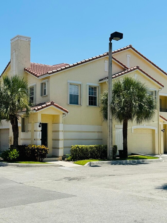 Building Photo - 1201 Belmont Pl