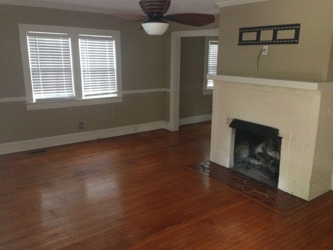 Photo - 818 E 9th St