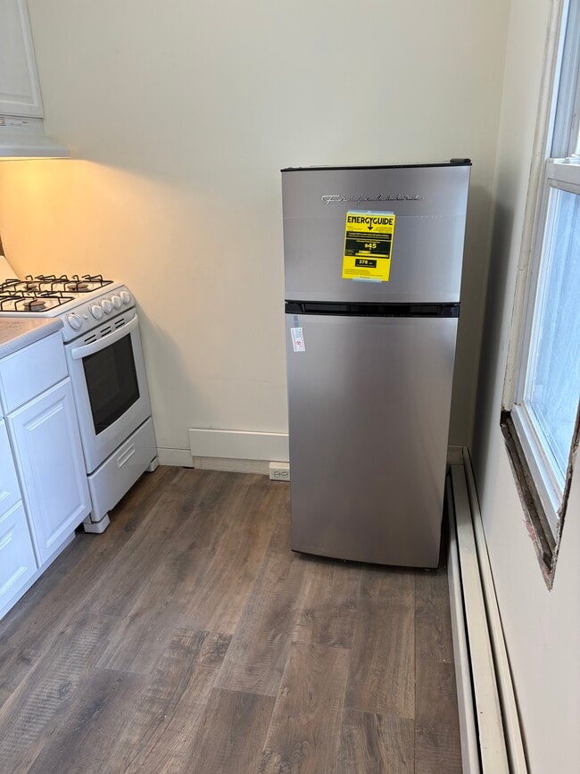 kitchen - 19 Essex Ave Unit 1