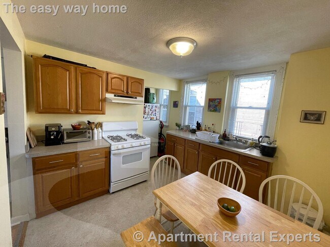 Building Photo - 2 Central St Unit #6