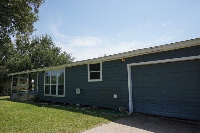 Building Photo - 306 Center Way