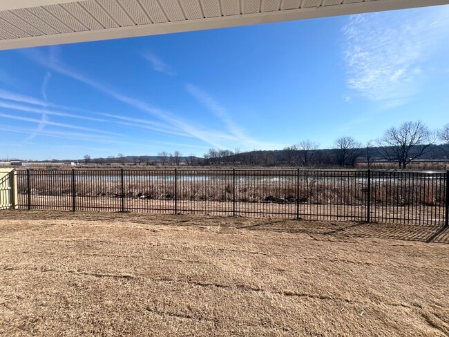 Photo - 561 Shepherd St