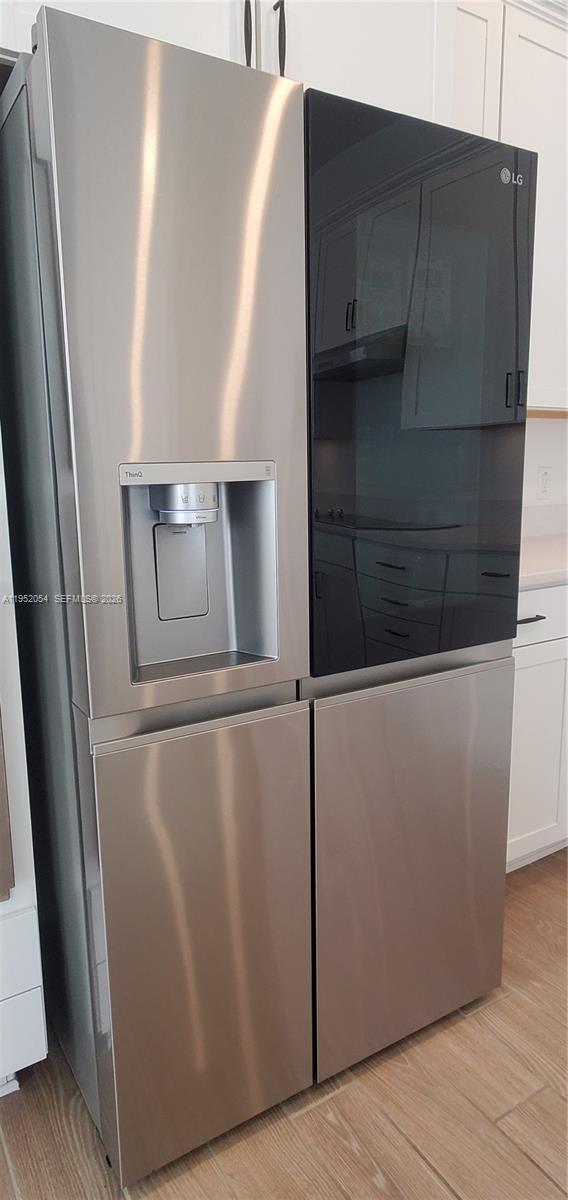 Photo - 736 YUKON Ln