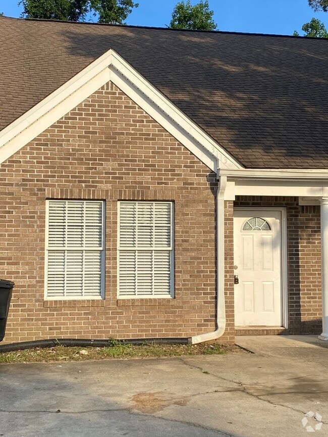 Building Photo - 3/3 Townhome in Woodbriar