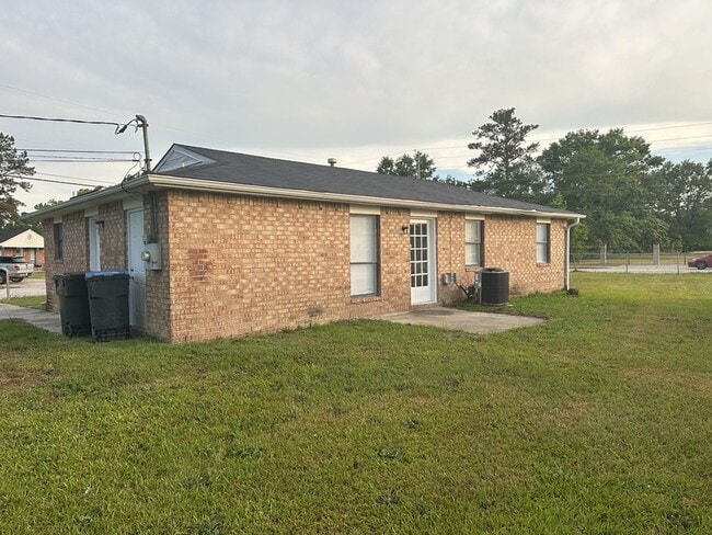 Photo - 3202 Gerald Dr E