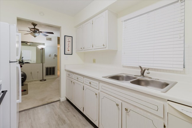 Photo - 2348 Shelley St Unidad 12