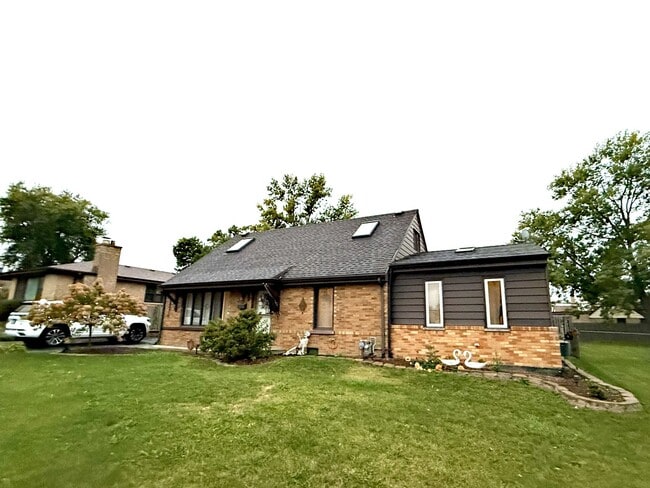 Building Photo - 10740 Monitor Ave