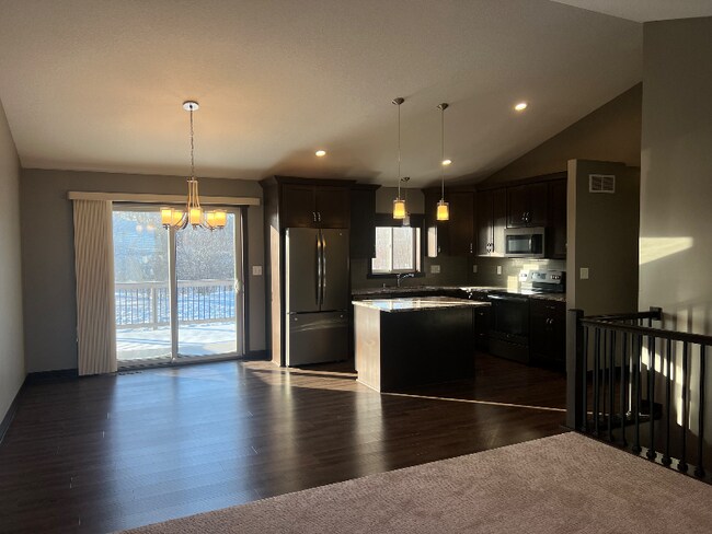 Photo - 306 Luella Pl NE