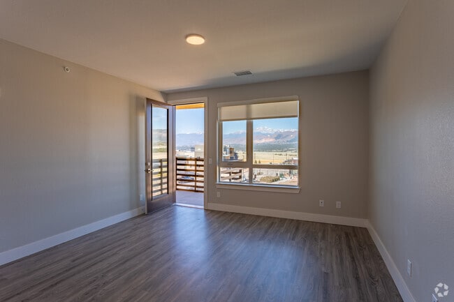 1BR, 1BA - 701 SF