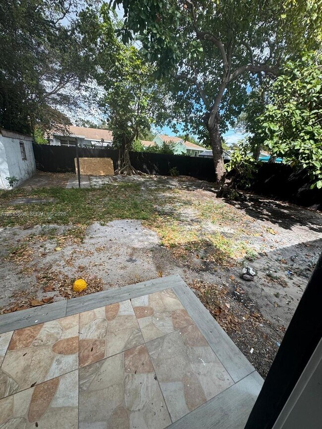 Photo - 833 NW 75th St