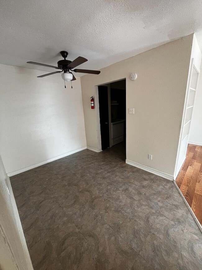 Photo - 5625 Antoine Dr Unit 408