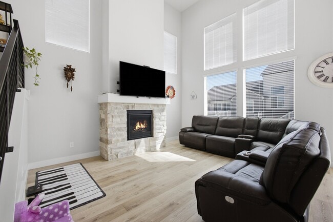 4633 Sentry Dr