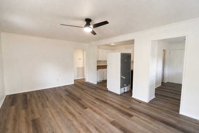 Photo - 945 W Gate Rd