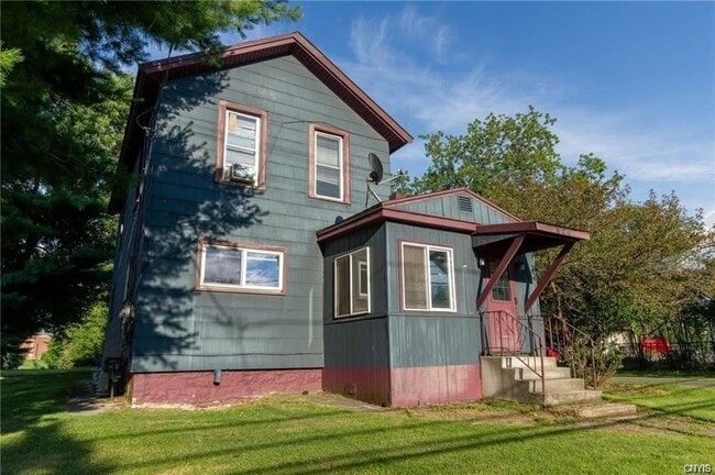 Building Photo - 820 Mill St