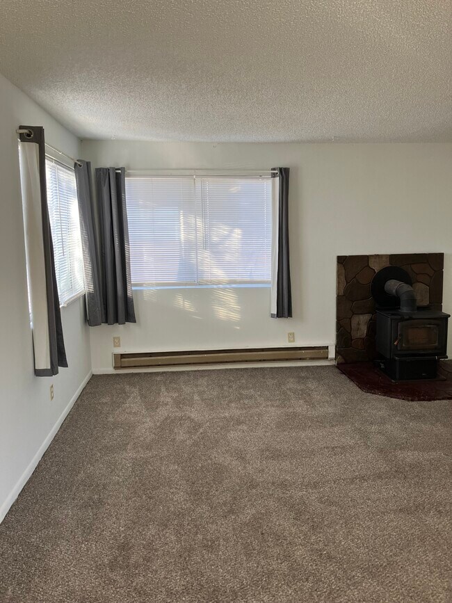 Photo - 449-980-980 Hixon Ln