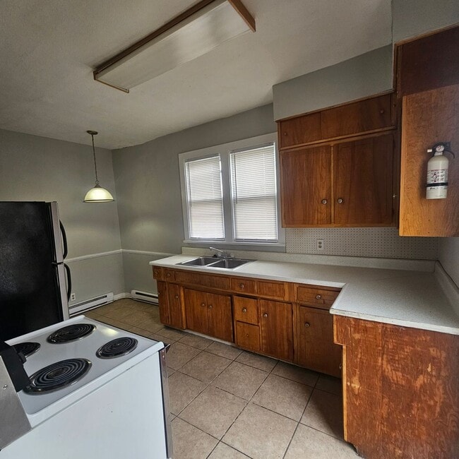 Building Photo - 221 E 11th St Unit 221 Apt # 2