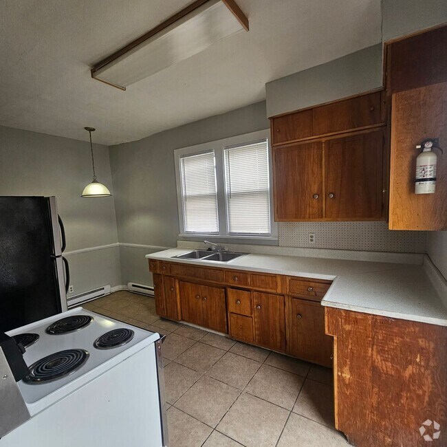 Building Photo - 221 E 11th St Unit 221 Apt # 2