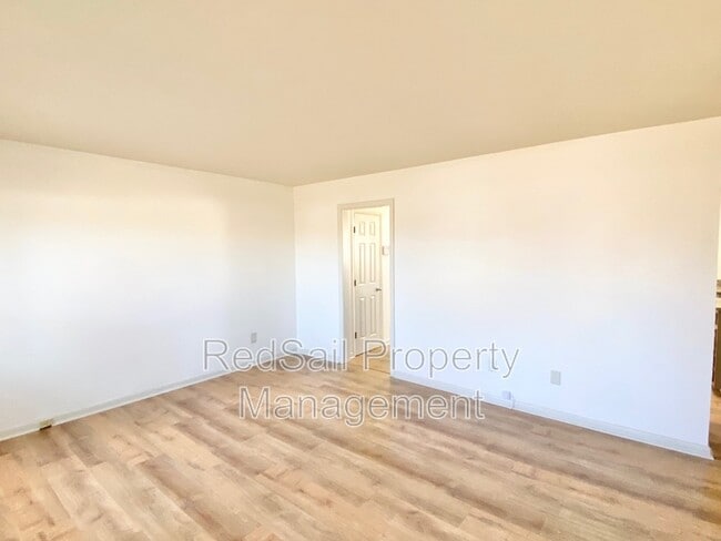 Photo - 249 Manchester Dr