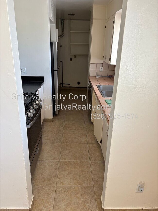 Photo - 4641 E 18th St Unidad 4643