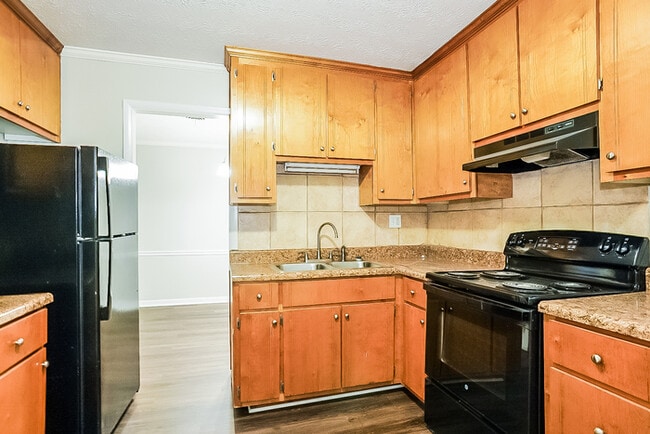 Photo - 458 Sheraton Dr