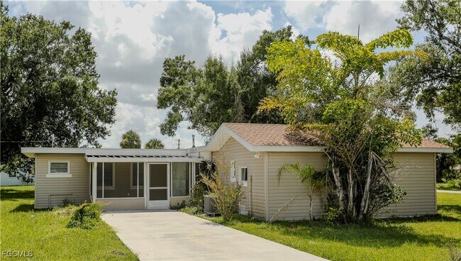 Building Photo - 310 Burland St