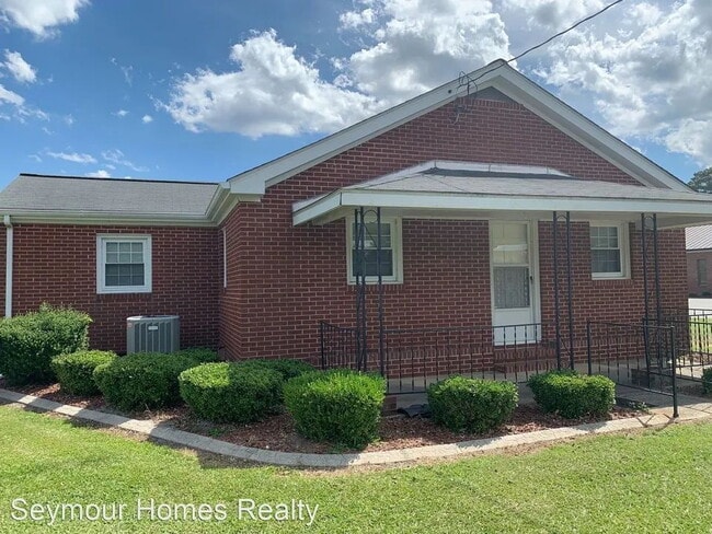 Photo - Adorable 3 BR | 1.5 BA Brick Home in Rosewood! *Lawn Care Included!*