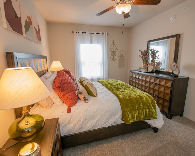 97 North Oak Apartments Kansas City, MO