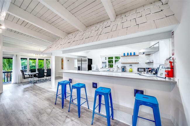 Photo - 405 Hendricks Is