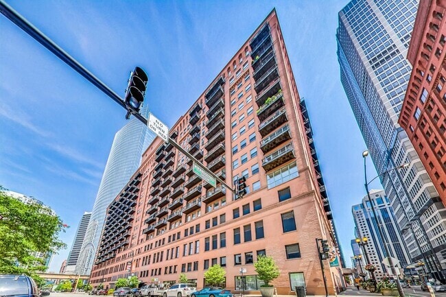 Building Photo - 165 N Canal St Unit 622 Rental