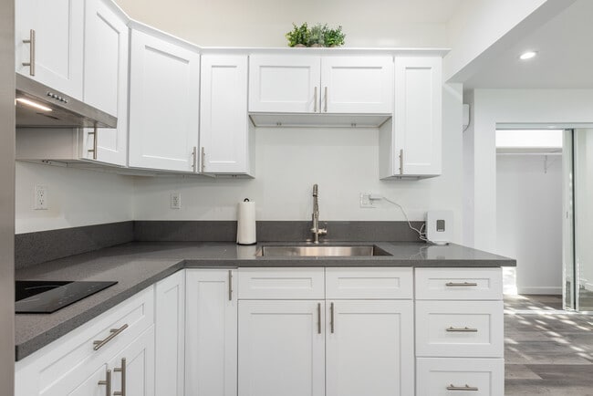 Photo - 1102 Centinela Ave Unit B