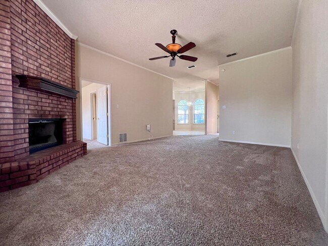 Photo - South Lubbock Home with Large Flex Room!