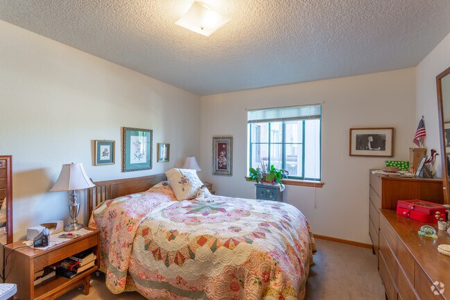 1HAB, 1BA - 600 ft² - Elms Retirement Center