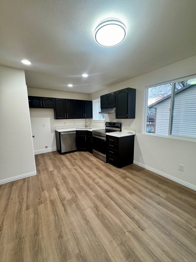 Photo - 917 Dorothea Way