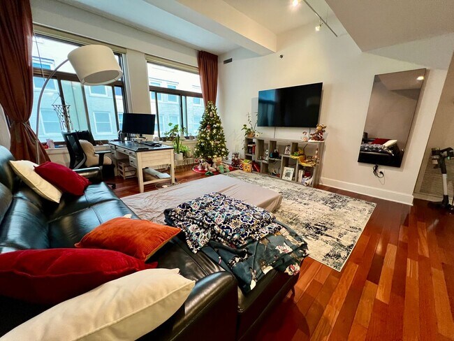 Photo - Stunning 1-Bedroom Condo at the Ellington ... Unidad 19D