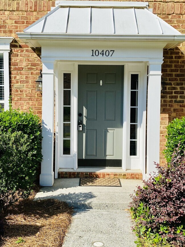 Photo - Heart of Ballantyne!  Beautiful End Unit T...