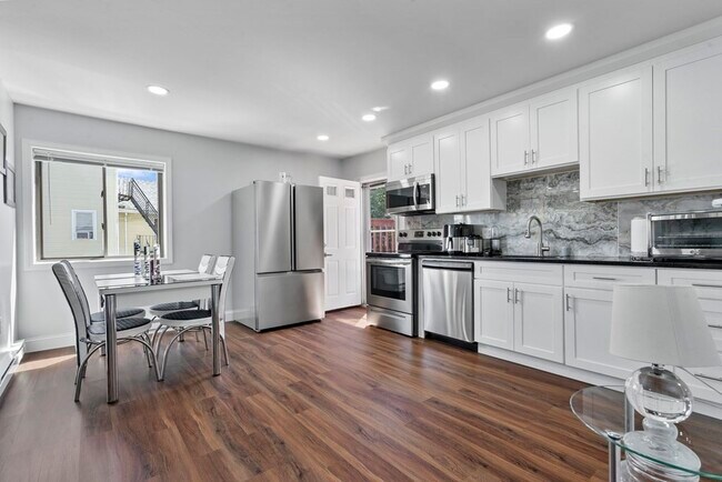 Photo - 165 Saratoga St Unit 2