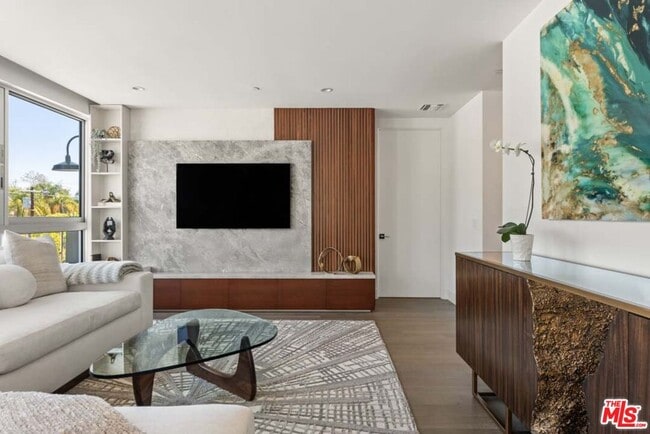 Photo - 728 N Sweetzer Ave Unidad 401