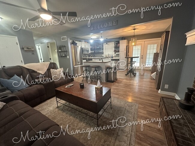 Photo - 605 Short St