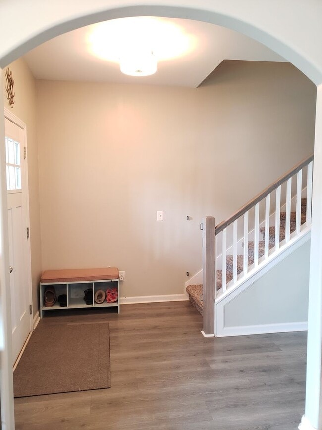 Photo - Near Exit 1! Close to I-24! HUGE Kitchen I...