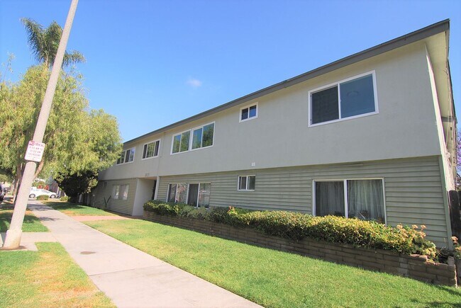 Building Photo - JG-2425 E. 5th Unit JG - 5th St #7 Rental