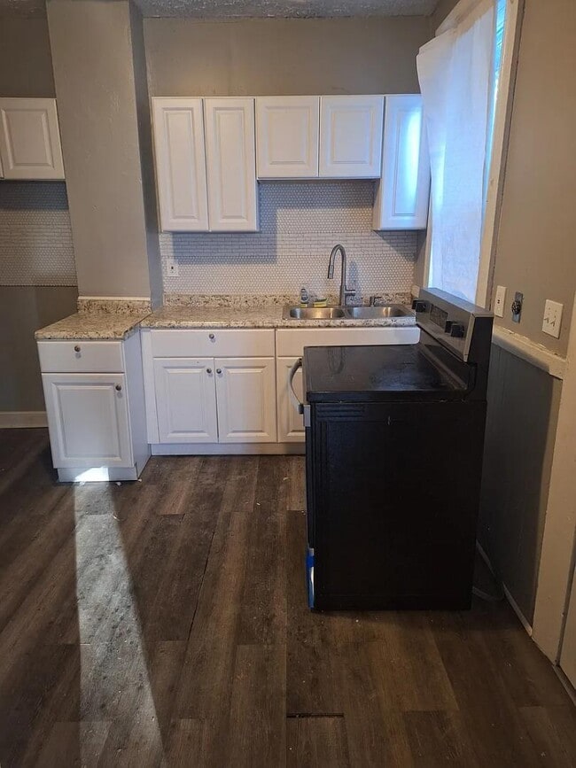 Photo - 2355 E 86th St