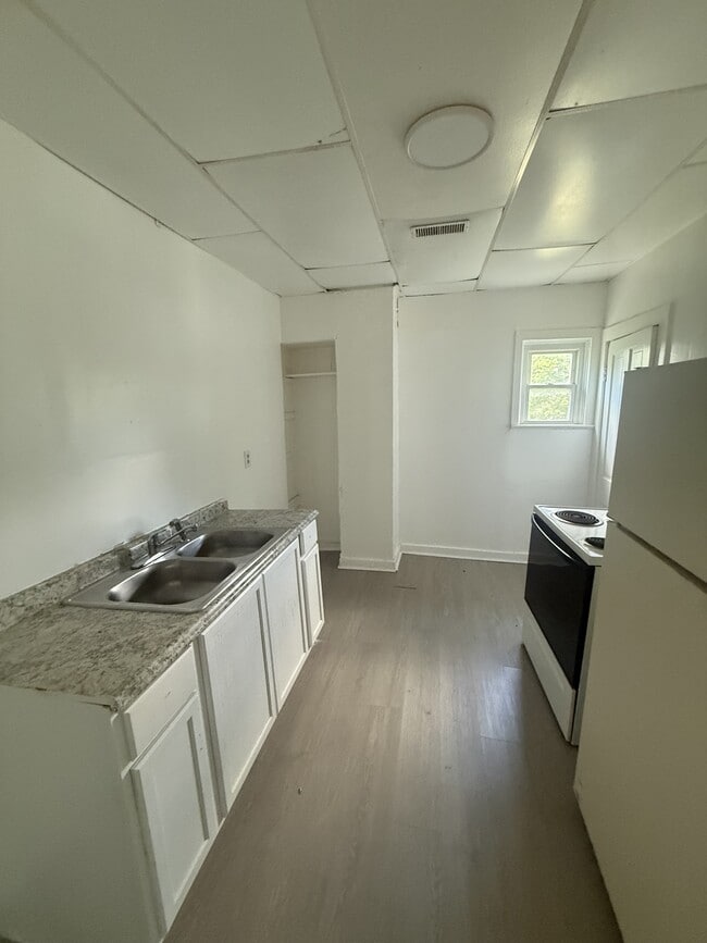 804 1/2 Selma Rd Unit 1