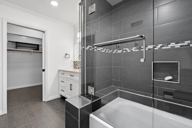 Building Photo - 1204 Hygeia Ave