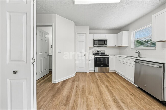 Photo - 2044 Woodmere Ct