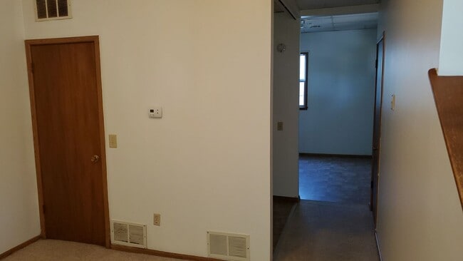 232 W 8th St